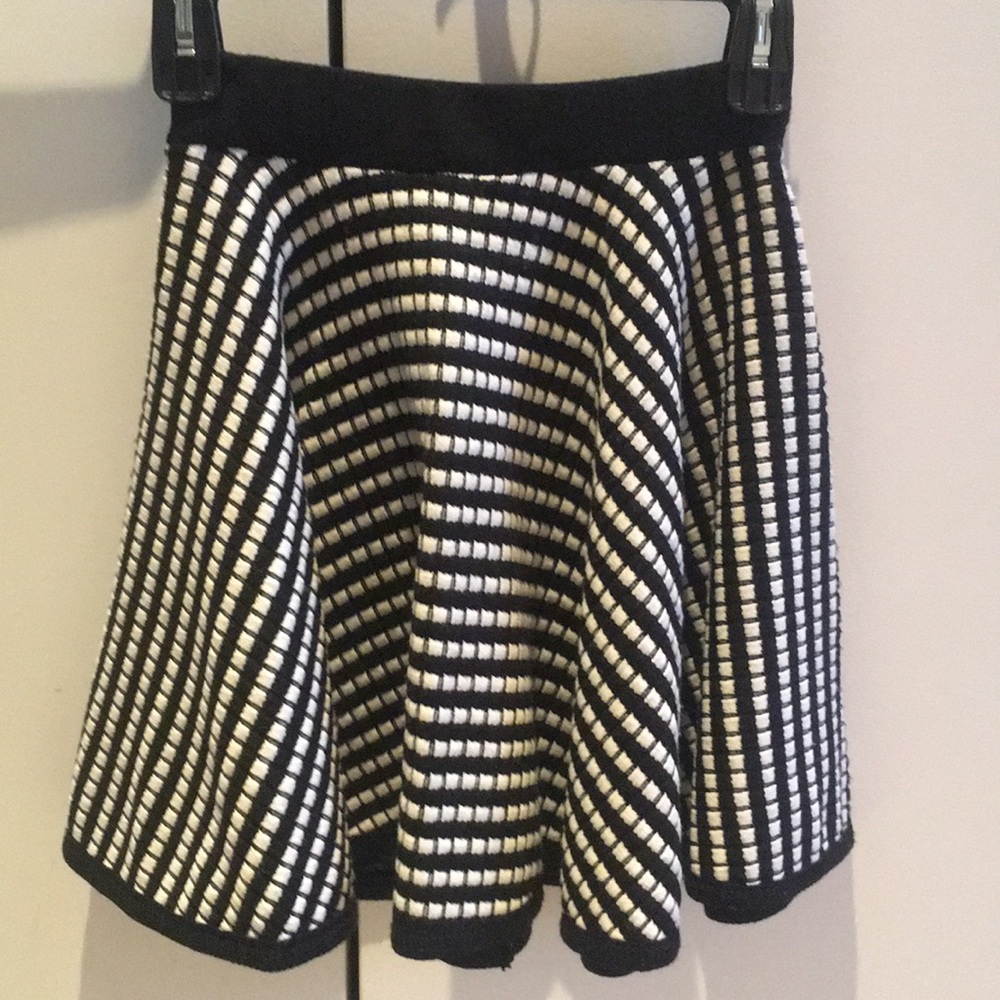 Black and white skater skirt!